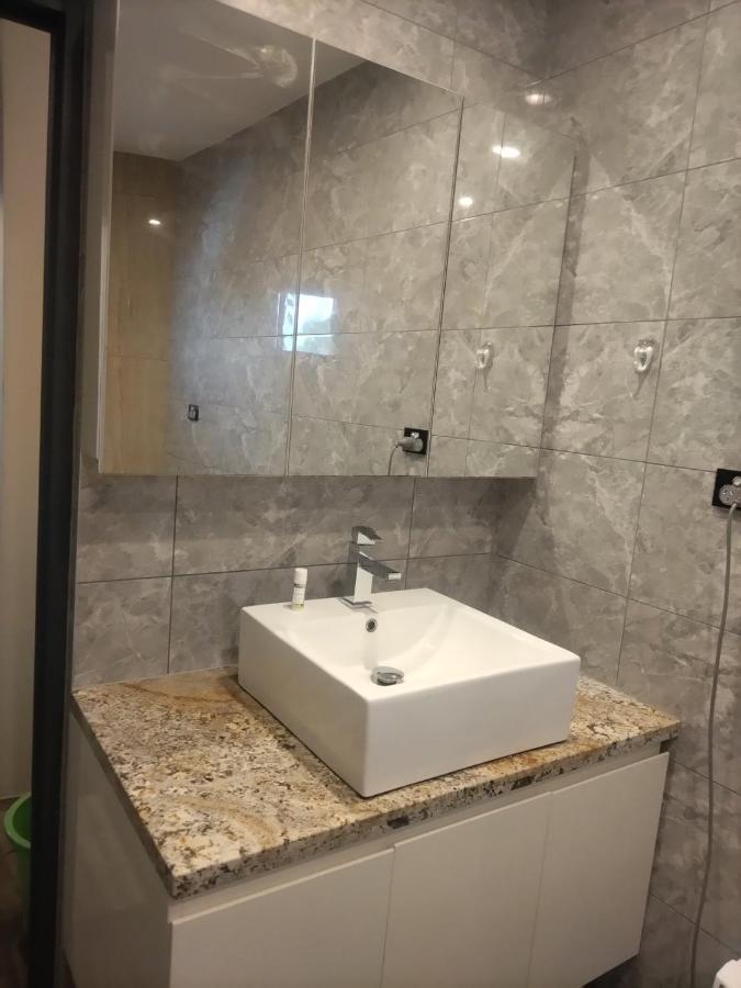 Breeze Apartments Nadi Bagian luar foto